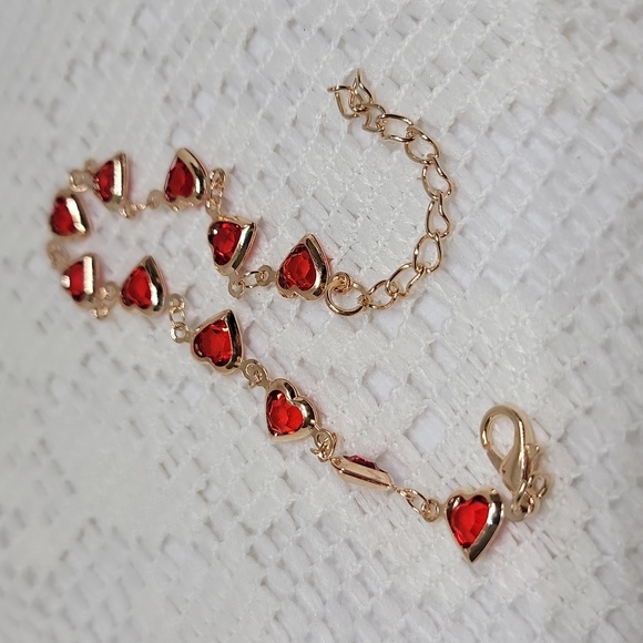 Heart Charm Bracelet Gold Tone Chain Adjustable to 9 Inches Red New - Picture 5 of 10